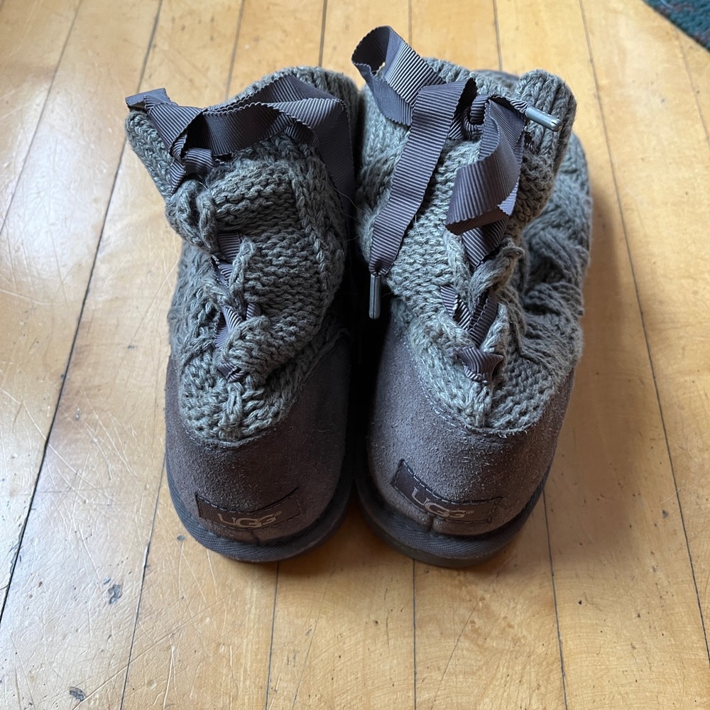 Very nice Ugg boots with cute ribbon details